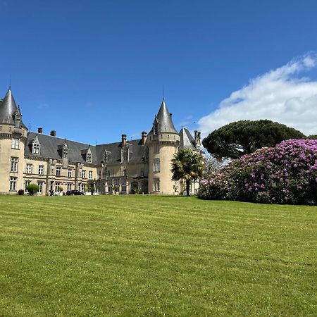 Bed and Breakfast Domaine De Bort Saint-Priest-Taurion Esterno foto