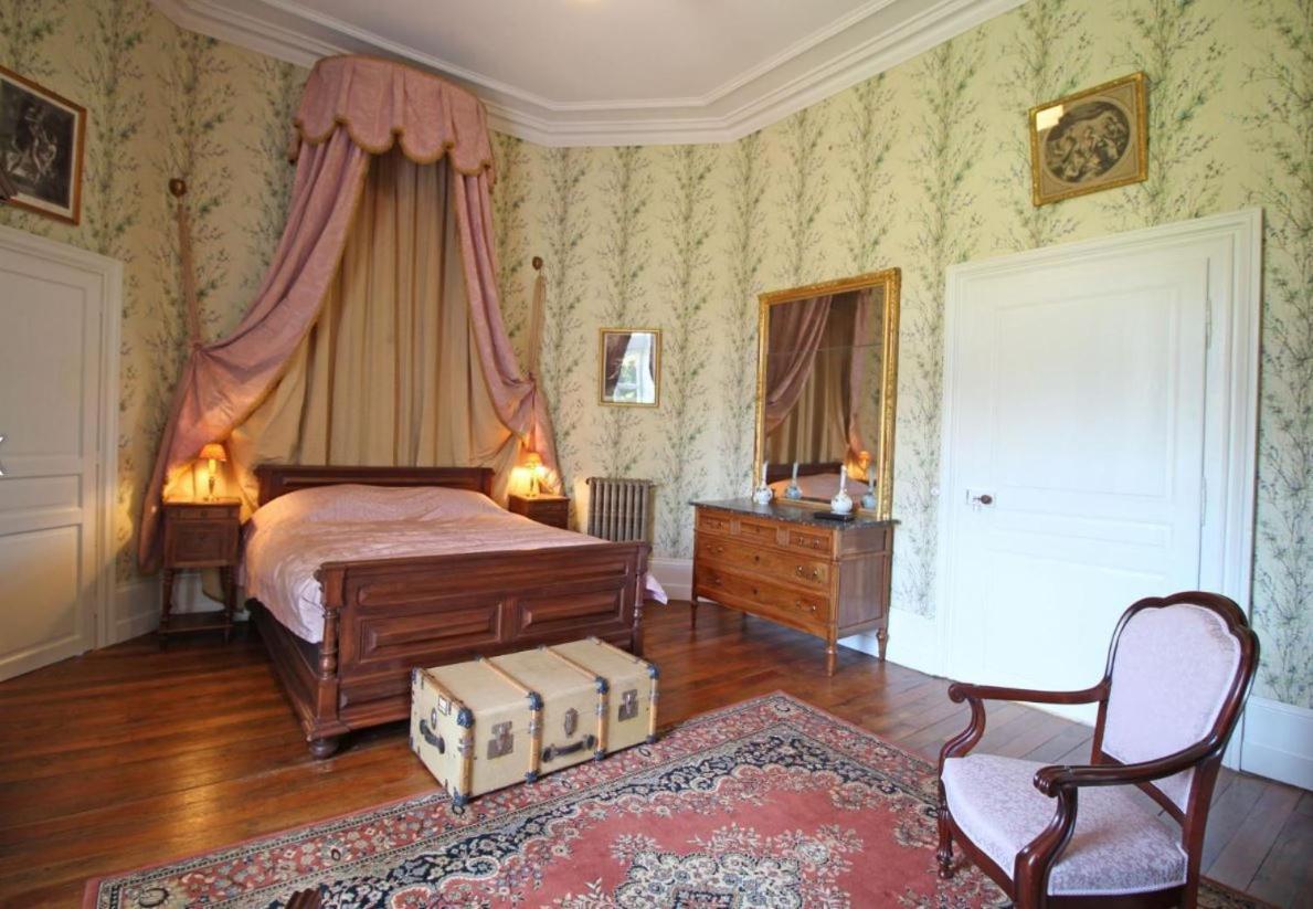 Bed and Breakfast Domaine De Bort Saint-Priest-Taurion Esterno foto