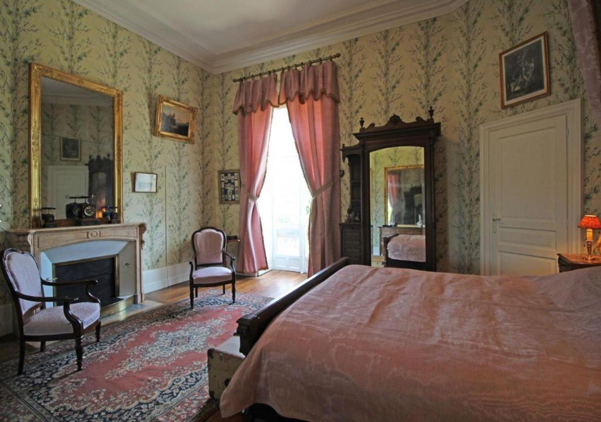 Bed and Breakfast Domaine De Bort Saint-Priest-Taurion Esterno foto